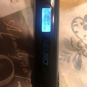 Paul Mitchell Neuro 1.25” flat iron.